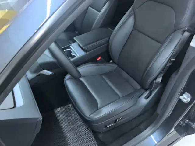 Tesla Model Y — Фото автомобиля 14