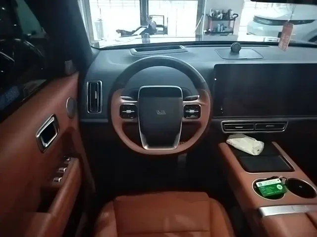 Li Auto L9 — Фото автомобиля 10