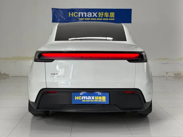 Tesla Model Y — Фото автомобиля 5