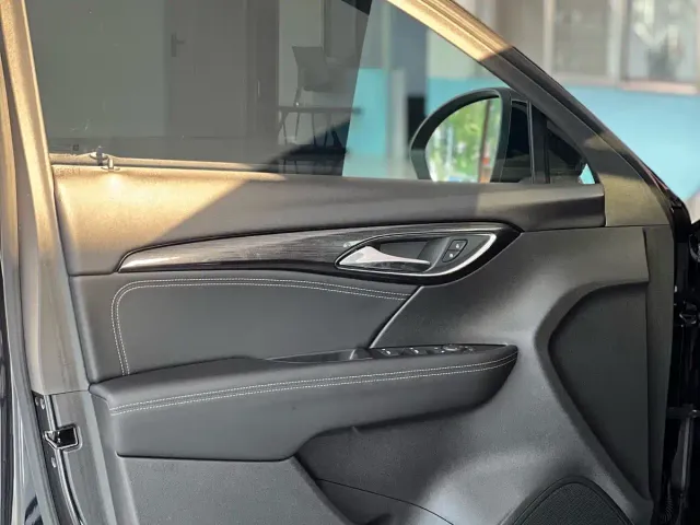 Buick Envision S — Фото автомобиля 11