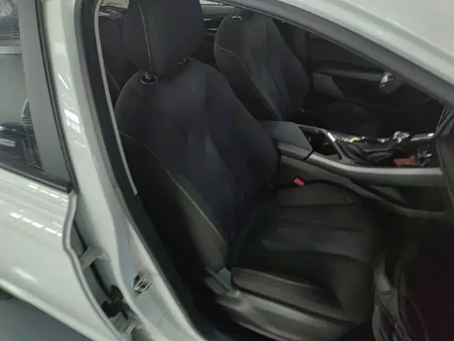 Roewe i5 — Фото автомобиля 24
