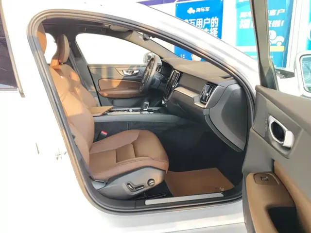 Volvo S60 — Фото автомобиля 8