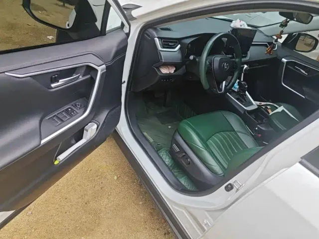 Toyota Wildlander — Фото автомобиля 12