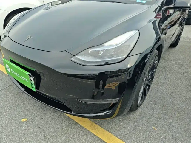 Tesla Model Y — Фото автомобиля 23