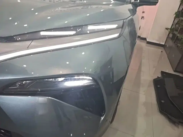 BYD Tang L — Фото автомобиля 23