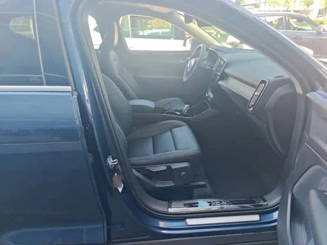 Volvo XC40 — Фото автомобиля 24