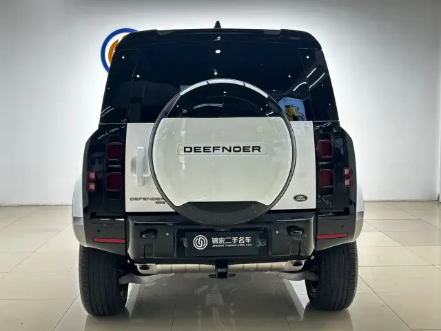 Land Rover Defender — Фото автомобиля 24