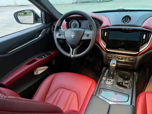 Maserati Ghibli — Фото автомобиля 13