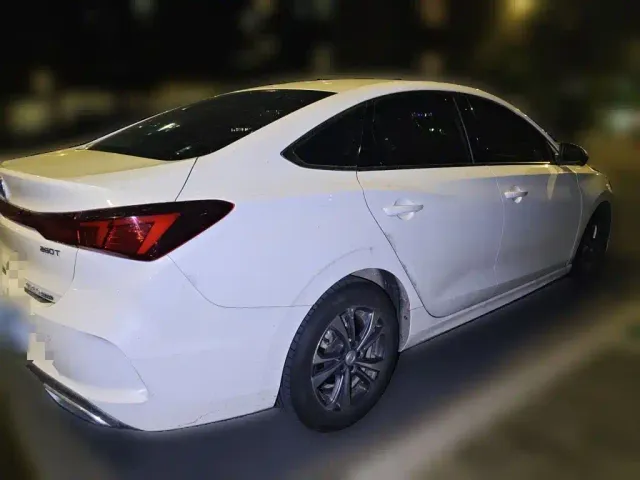 Changan Eado — Фото автомобиля 4