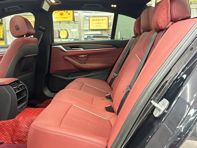 BMW 5 Series — Фото автомобиля 9