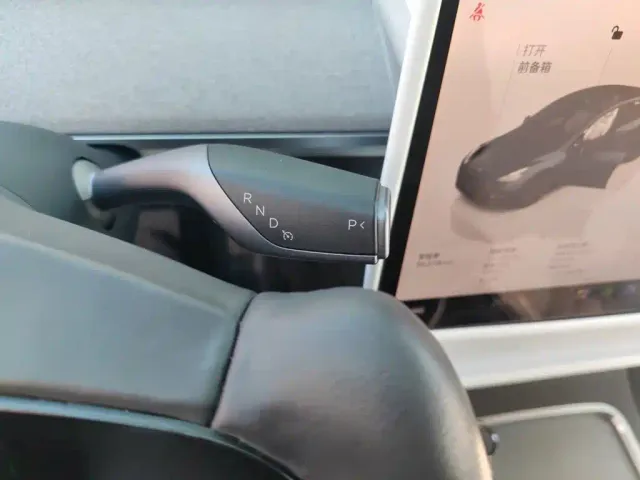 Tesla Model Y — Фото автомобиля 10