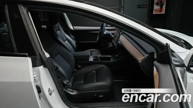 Tesla Model 3 — Фото автомобиля 25