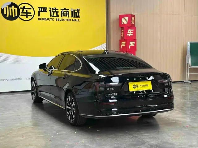 Volvo S90 — Фото автомобиля 4