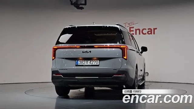 Kia Carnival Generation 4 — Фото автомобиля 3