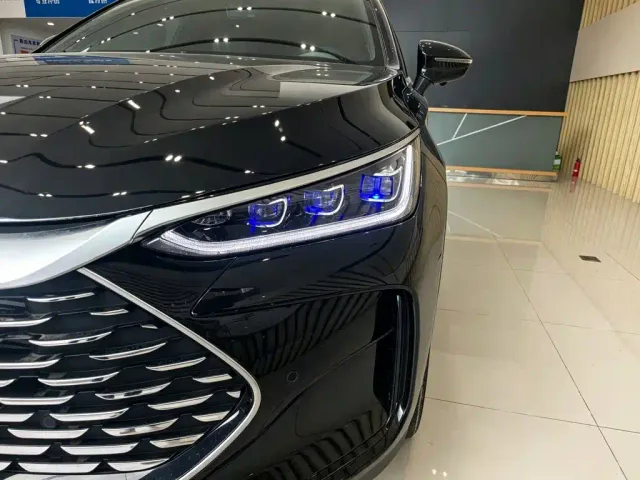 BYD Tang — Фото автомобиля 13