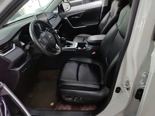 Toyota RAV4 — Фото автомобиля 14