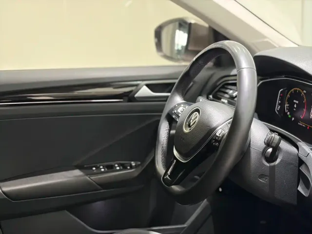 Volkswagen T-Roc — Фото автомобиля 8
