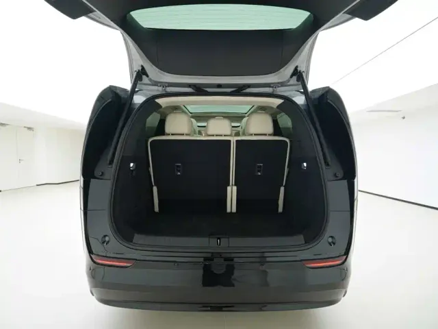 Li Auto MEGA — Фото автомобиля 6