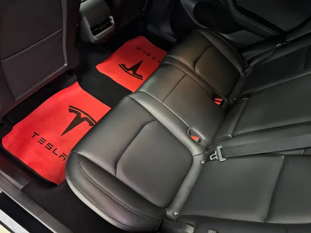 Tesla Model Y — Фото автомобиля 10