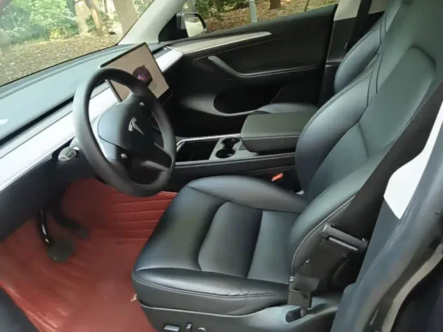 Tesla Model Y — Фото автомобиля 14