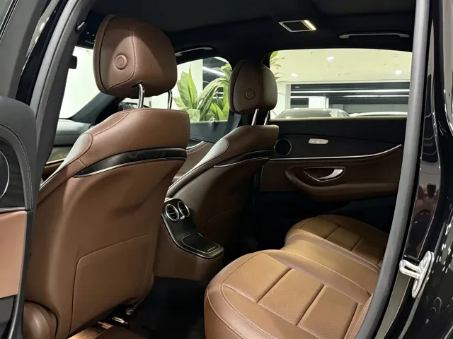 Mercedes-Benz E-Class — Фото автомобиля 5