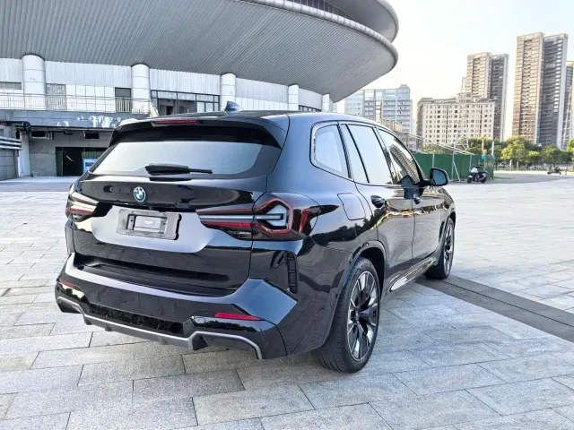 BMW iX3 — Фото автомобиля 6