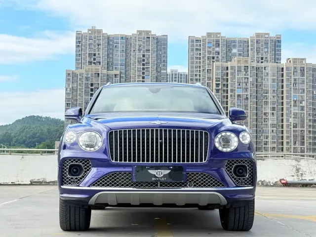Bentley Bentayga — Фото автомобиля 2