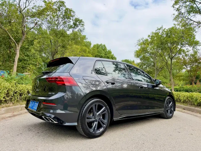 Volkswagen Golf — Фото автомобиля 15