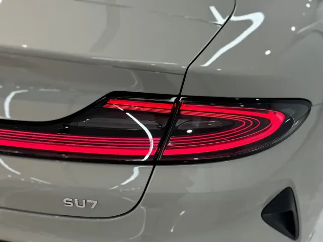 Xiaomi SU7 — Фото автомобиля 16