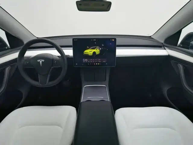 Tesla Model Y — Фото автомобиля 5