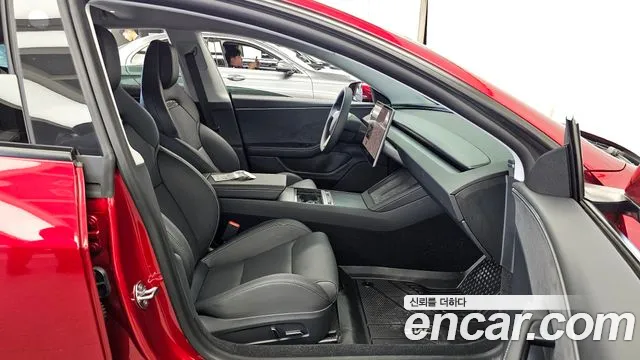 Tesla Model 3 — Фото автомобиля 17