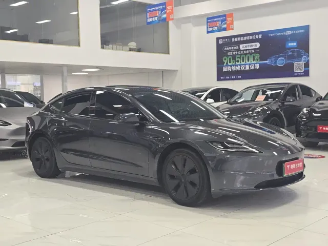 Tesla Model 3 — Фото автомобиля 3