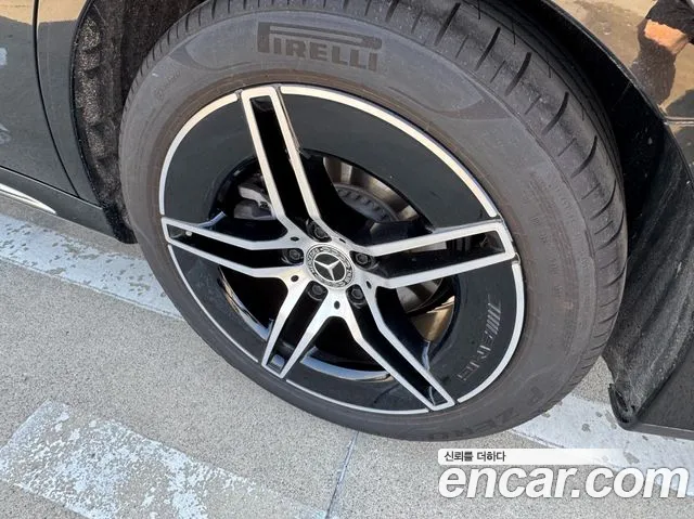 Mercedes-Benz E-Class — Фото автомобиля 5