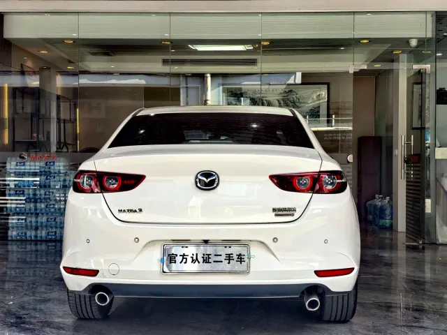 Mazda Axela — Фото автомобиля 7
