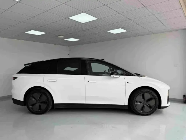 Li Auto i6 — Фото автомобиля 3