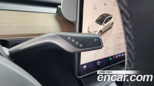 Tesla Model Y — Фото автомобиля 12