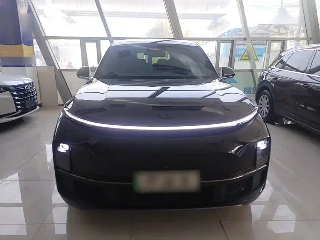 Li Auto L9 — Фото автомобиля 2
