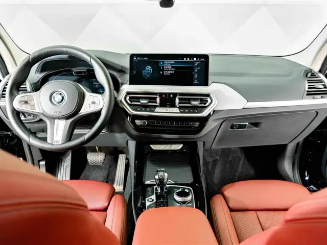 BMW iX3 — Фото автомобиля 14
