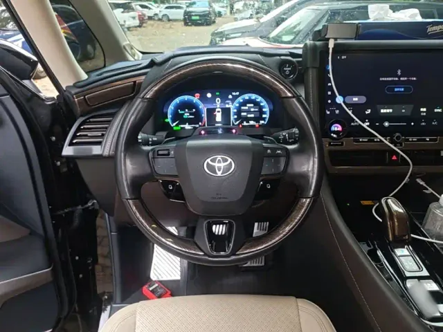Toyota Alphard — Фото автомобиля 10