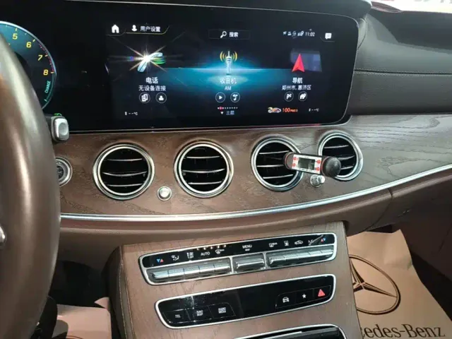 Mercedes-Benz E-Class — Фото автомобиля 12