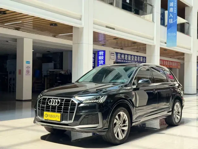 Фотография автомобиля — Audi Q7