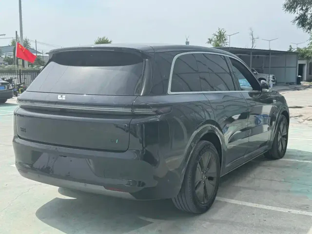 Li Auto L8 — Фото автомобиля 7