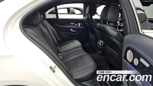 Mercedes-Benz E-Class — Фото автомобиля 11