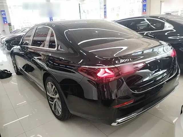 Mercedes-Benz E-Class — Фото автомобиля 4