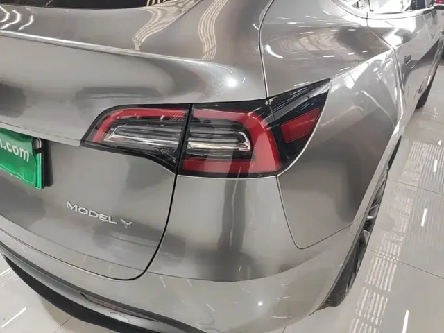 Tesla Model Y — Фото автомобиля 7