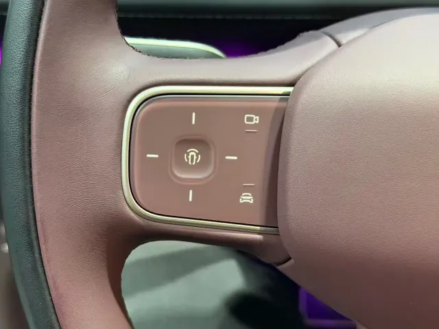 Nio ES8 — Фото автомобиля 11