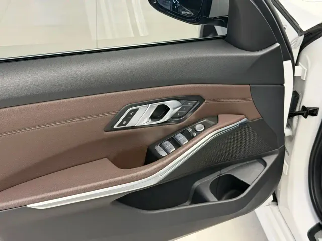BMW 3 Series — Фото автомобиля 12