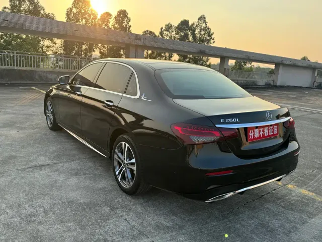 Mercedes-Benz E-Class — Фото автомобиля 5