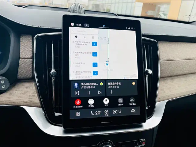 Volvo XC90 — Фото автомобиля 21