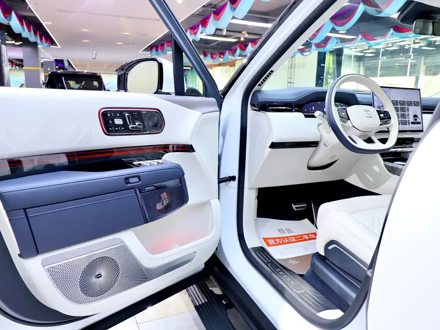 ZEEKR Zeekr 9X 2025 model Ultra Edition 70kWh — Фото автомобиля 14